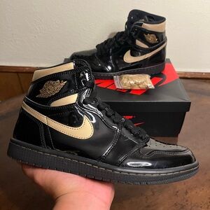 Air Jordan 1 Retro High OG Metallic Gold Size 7.5